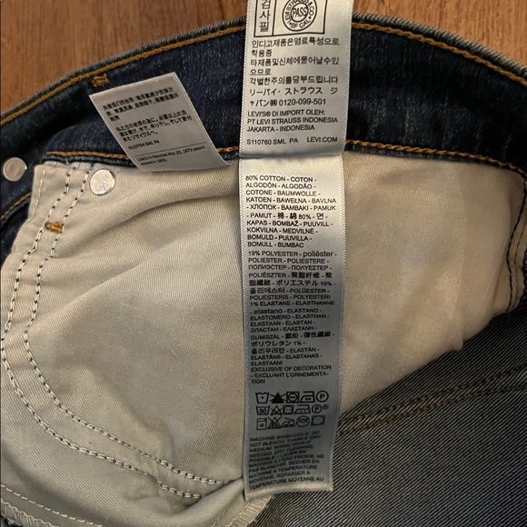 NWT Levi’s 318 Wide Leg Jeans - Picture 7 of 15